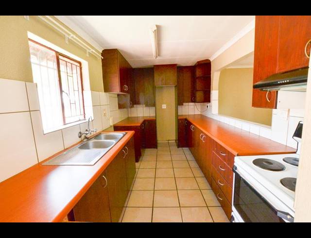 4 BEDROOM HOUSE FOR SALE IN HEUWELOORD